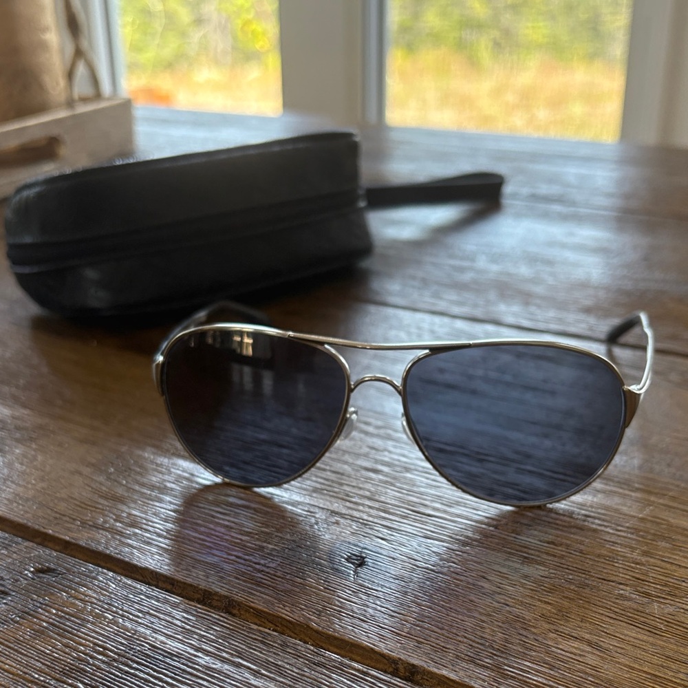 Oakley Stylish Silver Aviator Sunglasses